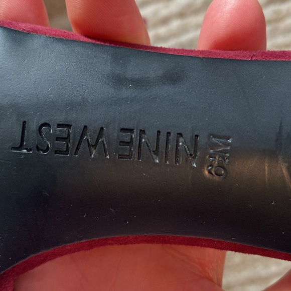 Nine West size 6.5 Burgundy Suede Heels - Picture 6 of 7